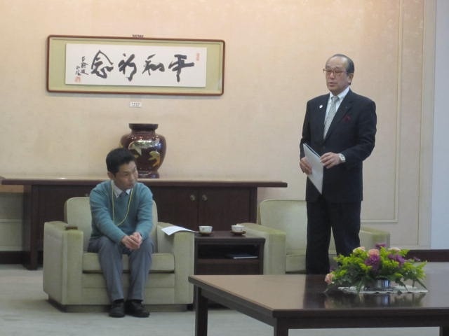 市長への表敬訪問の様子